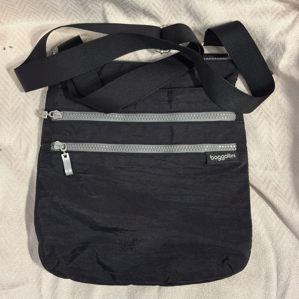 Baggallini Womens Black Nylon Cross Body Bag